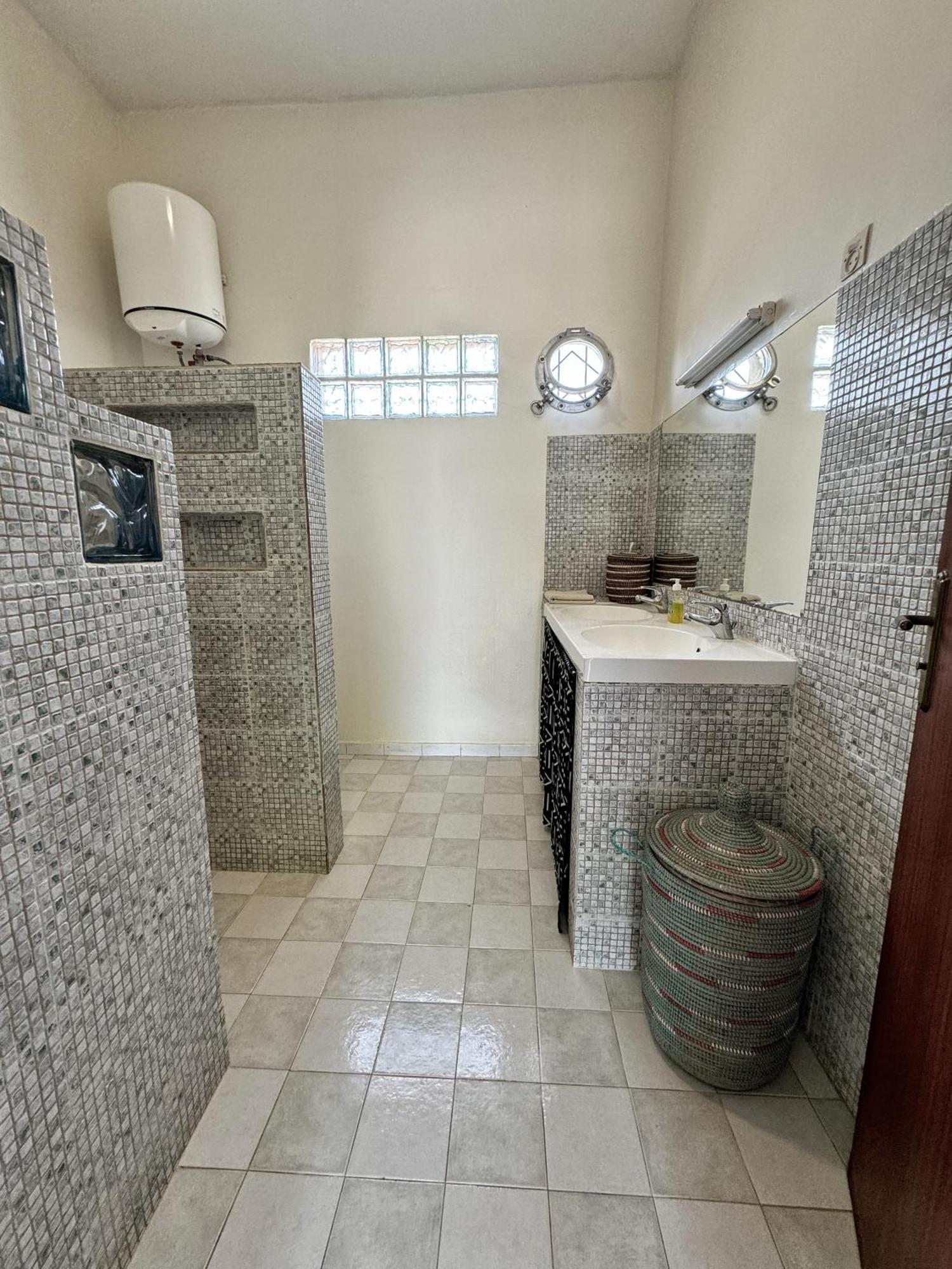 Kayzen House Hotell Ngaparou Rom bilde